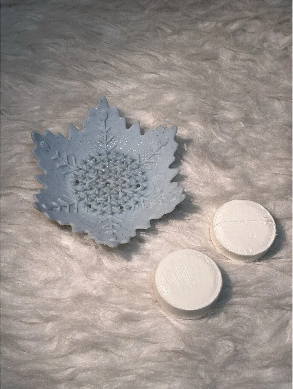 Snowflake Silicone self draining shower steamer tray & 2 Steamer Pucks